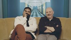 Abubakar «Abu» Hussain og Steinar Sagen i sofaen