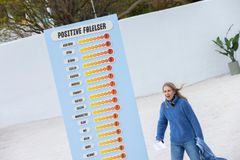 Programleder Silje Nordnes avslører resultatene på ett personlighetstrekk hver episode.