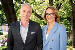 Petter Oulie-Hauge og Ingerid Stenvold er programledere for valgnatt på NRK