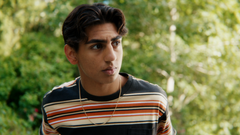 Sam Ashraf som Elias
