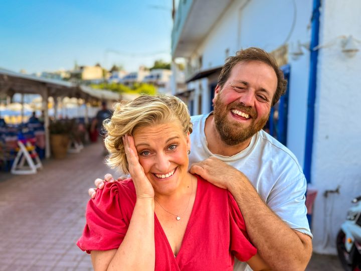 FØLGER DRØMMEN: Tuva Fellman og Ronny Brede Aase har alltid drømt om et eget lite hotell i Hellas. Nå vil de gjøre det til virkelighet. FOTO: