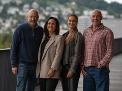 NRK stiller med sitt sterkeste mannskap i Tokyo. Fra venstre: Jann Post, Ida Nysæter Rasch, Christina Vukicevic og Vebjørn Rodal.