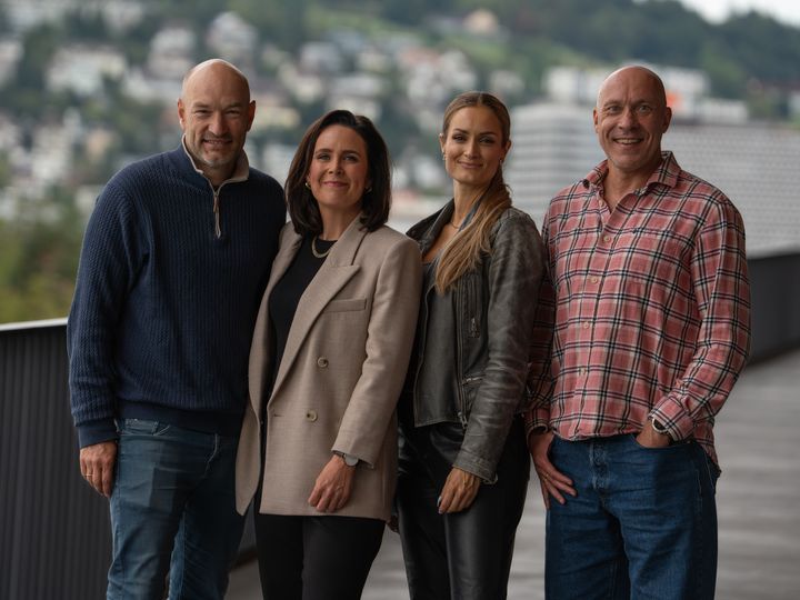 NRK stiller med sitt sterkeste mannskap i Tokyo. Fra venstre: Jann Post, Ida Nysæter Rasch, Christina Vukicevic og Vebjørn Rodal.