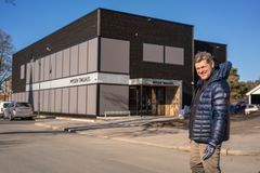 Programleder Hans Olav Brenner i den underholdende dokumentarserien «Stygt» er innom Mysen.