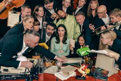 Arian Engebø og Nate Kahungu skal lede P3 Gull 2025. I år vil artistene få selskap av Kringkastingsorkestret på scenen.