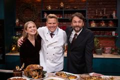 KLART FOR JUL: Kåre Magnus Bergh, Robert Stoltenberg og Silje Nordnes er klare for å lede «Kvelden før kvelden». FOTO: