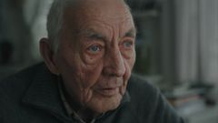 Sverre Thomassen har fisket i Altaelva hele sitt liv. Han er opptatt av å videreføre tradisjonen, men er også redd den skal forsvinne.