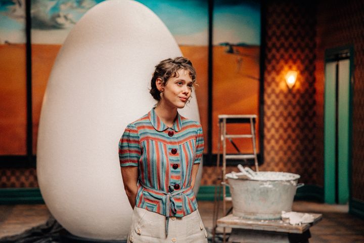 FULLT PÅSKEEGG: Det blir en variert meny på NRK i påska. Her fra en av årets påskekrimserier, «Kunsten å myrde».