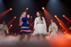 Fjorårets vinnere av sangkategorien Piera Eira og Máijá.