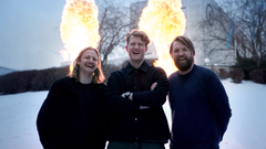 Det blir sketsjer, hyss og spik med (fra venstre) Emil Lystvedt Berntsen, Christian Mikkelsen og Olav Svarstad Haugland i podkasten «Blåtur».