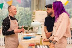 Alex i snakk med dommerne