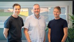 Prosjektleder Knut Knudsen Eigeland i midten flankert av faglærerne Tom Nicolai Kolstad til venstre og Hans Erik Weiby til høyre.