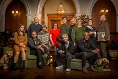 Her er de du får se på skjermen når "Bløff" har premiere fredag 23. oktober: f.v: Kristin Vo, Markus Haugen, Tommy Østland, Gunnar Svingen, Cécile Moroni, Petter Lilleaasen Aker, Ingrid Elida Westad, MayBritt Renee Dale, Linda G. Opheim, Marcus Øien, Selda Ekiz og Martin Beyer- Olsen.