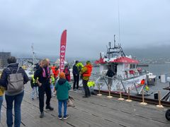 REDNINGSSELSKAPET inviterer voksne og barn om bord i redningskøytene i sommer. Her fra sommerturneen i Tromsø.