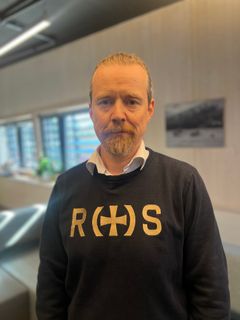 –  Vi har iverksatt en intern granskning for å finne ut hva som har skjedd, og for å sikre at vi gjør alt i vår makt for å trygge mannskapene våre.  Statens havarikommisjonen er også i gang med sin rutinemessige undersøke av ulykken, sier Gorm Hillgaar, maritim direktør i Redningsselskapet.