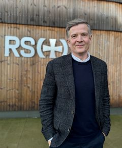 Daniel Sellevoll er ansatt som ny seksjonsleder for samfunnskontakt og kommunikasjon i Redningsselskapet, med ansvar for å videreutvikle organisasjonens samfunnsrolle og posisjon i offentligheten.