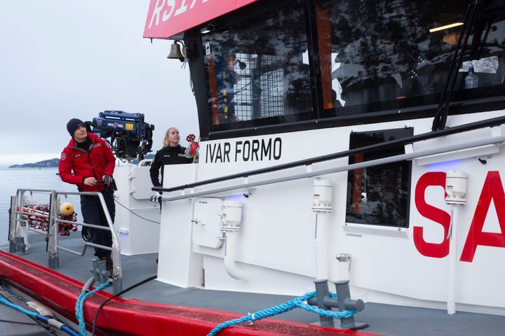 I Akershus har Redningsselskapet én stasjon, Oscarsborg som grenser til både Oslo, Østfold og Vestfold og skøytene i disse fylkene løser også oppdrag inn mot Akershus, men de blir registrert på sine respektive stasjoner i et annet fylke.