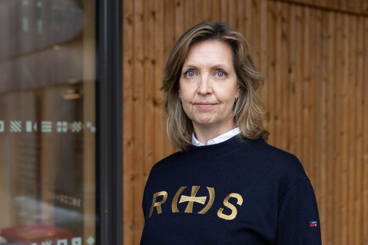 — Skal målet om økt trygghet realiseres, må den kystnære beredskapen ha rammer som sikrer kapasitet når hendelser oppstår, sier Janne Oddaker, generalsekretær i Redningsselskapet.