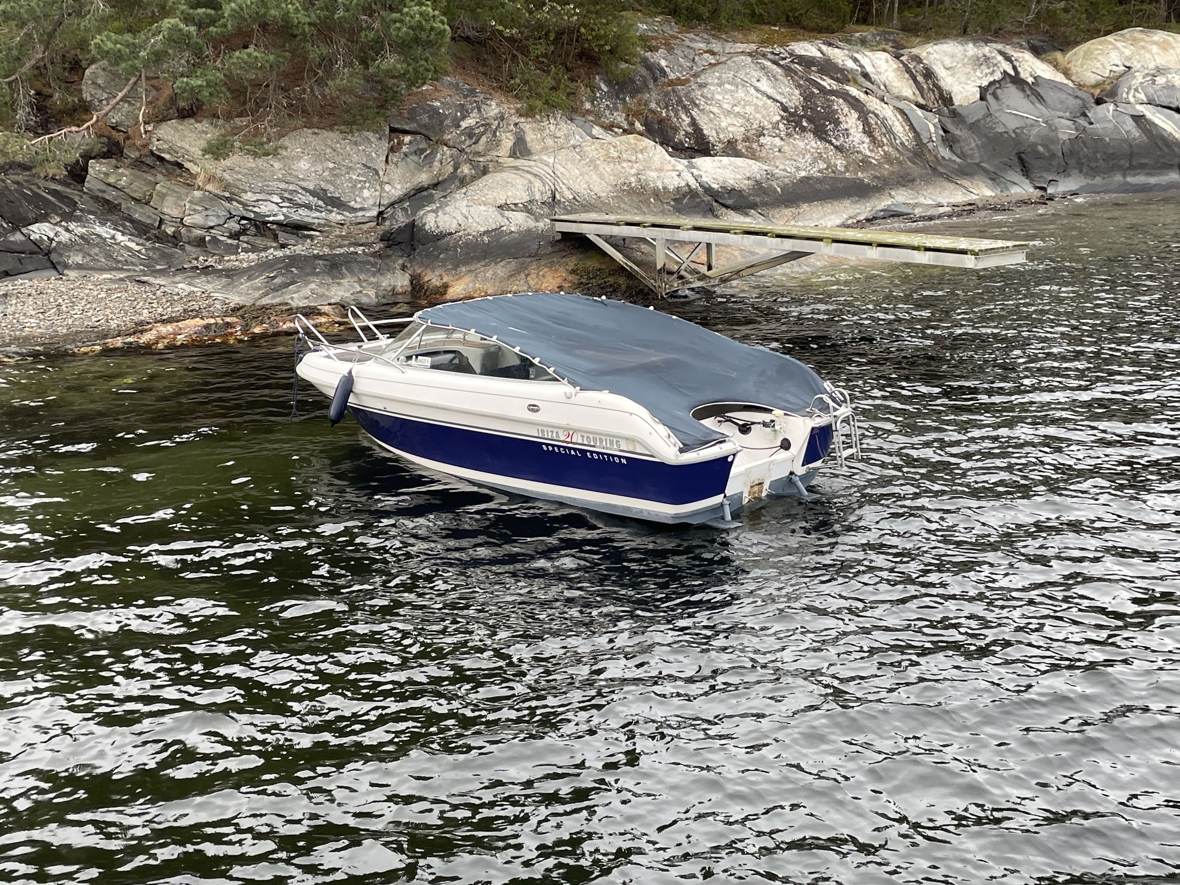 Stjeler motoren – slipper båten