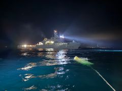 Redningsskøyta «Peter Henry von Koss» deltok i søket etter de fire tsjekkiske fisketuristene som omkom utenfor Averøy i Møre og Romsdal. Fritidsbåten deres ble lokalisert fra luften og deretter slept av redningsskøyta til Kystvakten, som heiste den om bord.