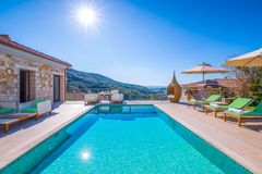 Solmar Villas, Salvator Villa i Parga