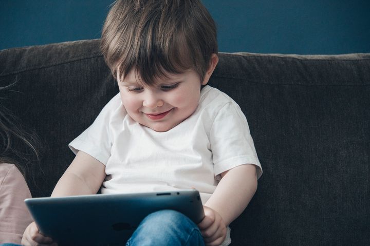 Litt under halvparten av 1–5-åringene har tilgang til nettbrett, og tilgangen øker med alderen.