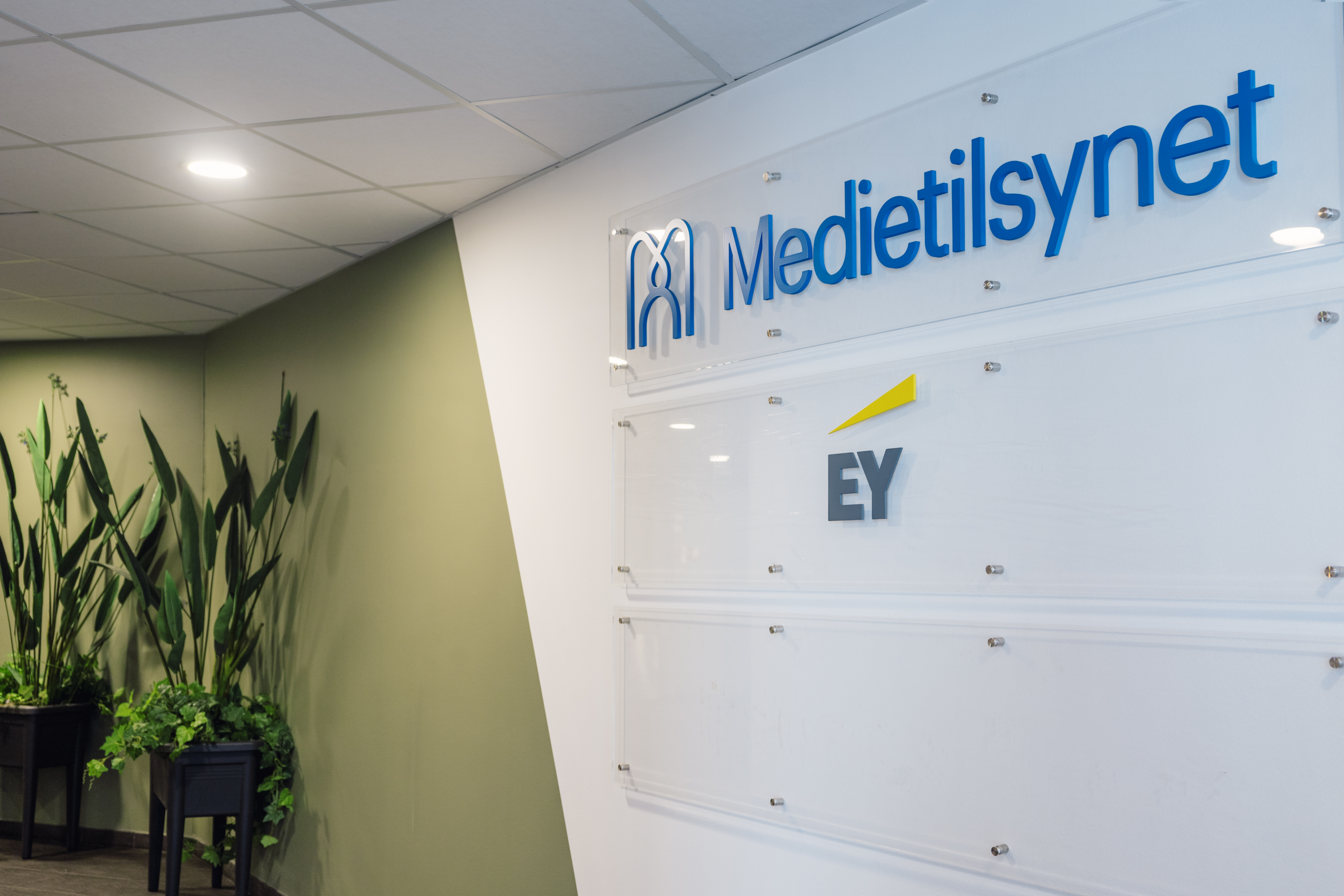 Forbod mot radio- og tv-reklame to dagar i påska