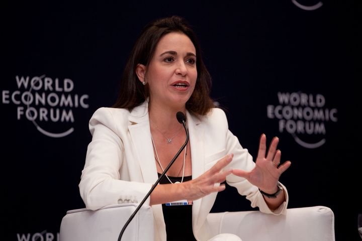 María Corina Machado er årets fredsprisvinner. Dette er også en seier for FN. FN-sambandet forklarer. Foto: World Economic Forum/Bel Pedrosa