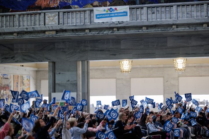 På selveste FN-dagen åpner Oslo rådhus dørene for nesten 1 200 skolebarn fra hovedstaden. I FNs 80. år er denne dagen kanskje mer viktig enn noensinne å markere. Foto: Magent fotobyrå/Knut Neerland
