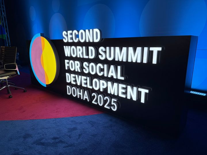 Denne uken samles alle verdens land i Doha, Qatar for å sikre fremdrift innen sosial utvikling. FN-sambandet er til stede og forklarer hvorfor du bør bry deg. Foto: UN DESA/Lisa Morrison