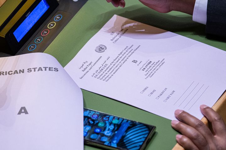Nå er det 20 år siden FNs menneskerettighetsråd ble opprettet. Men, hva har egentlig Rådet fått til? Bildet viser fjorårets valg av medlemmer til Rådet i Generalforsamlingen. Foto: UN Photo/Manuel Elías