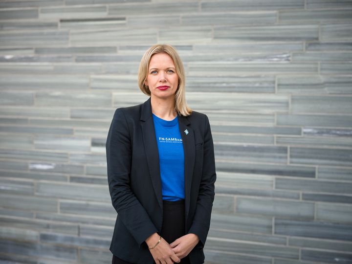 Fra 1. januar 2027 kan FN-sambandet bli tvunget til å legge ned kontorene i Trondheim, Stavanger og Kristiansand. — Det vil først og fremst gå utover elever og lærere som mister et tilbud de bruker aktivt i undervisningen. På sikt vil det gå utover nordmenns kunnskap og engasjement for FN og internasjonalt samarbeid, sier generalsekretær Catharina Bu i FN-sambandet. Foto: Magent fotobyrå/Knut Neerland