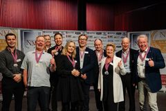 Coop og Fatland hadde mye å juble for under årets NM i kjøtt. Fra venstre: Severin Fatland, Arne Merkesdal, Jeanette Engstrøm, Bjørn Engen Haugan, Synnøve Steffenssen, Stig Pedersen, Roar Stentun, Linda Remen, Ole Sigurd Snekvik og Per Einar Johansen.