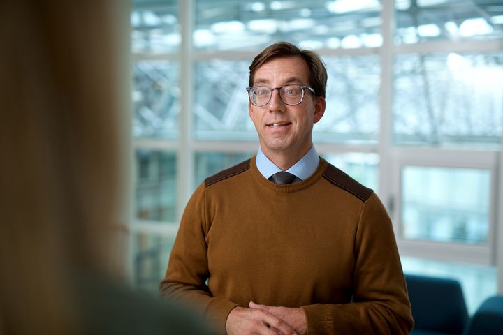 Kvinner og menn får lik uttelling for stillingsopprykk og personalansvar, forteller Rune Aale-Hansen, administrerende direktør i Regnskap Norge.