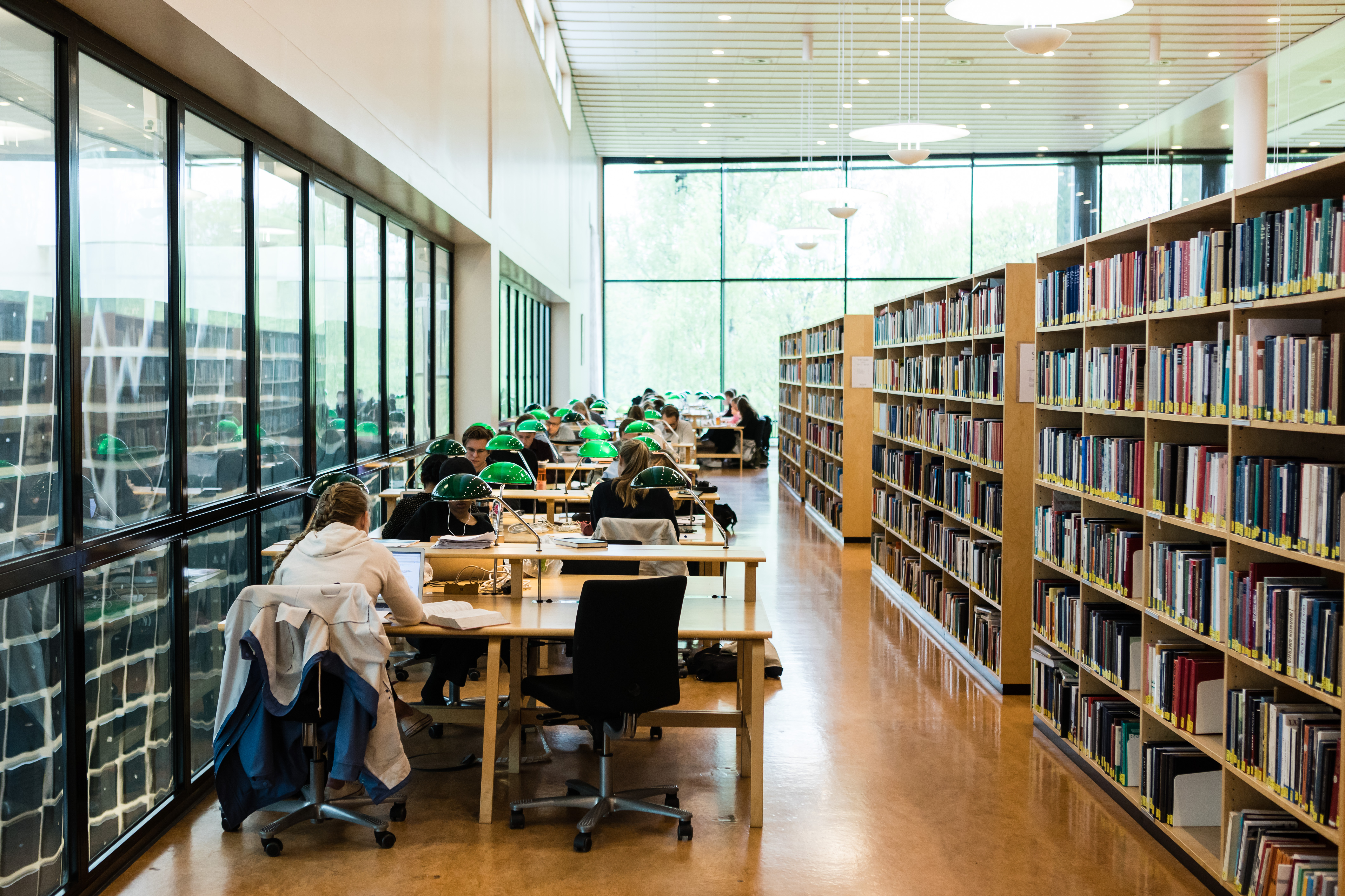 Studiebarometeret 2025: – Dramatisk at studentene bruker stadig mindre tid på studier og mer tid på jobb