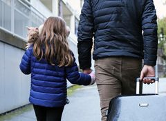 Mange ukrainske flyktninger har bodd i Norge i flere år, og har midlertidig oppholdstillatelse. Framtida oppleves som usikker. – Det er naturligvis en krevende situasjon. De skal lære et nytt språk og starte en ny tilværelse her. Barna går i norsk barnehage og skole, får venner og tilhørighet, sier Libe Rieber-Mohn, direktør i Integrerings- og mangfoldsdirektoratet (IMDi).