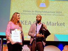 Tidligere vinnere: Ikea Oslo vant prisen for store virksomheter, her representert ved HR-direktør Monica Bogstad i Ikea Norge og Abdirisak Ahmed Hussein, business navigator i Ikea Oslo.