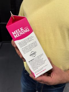 En melkekartong fra Q-Meieriene der Springbrett for ungdom er omtalt