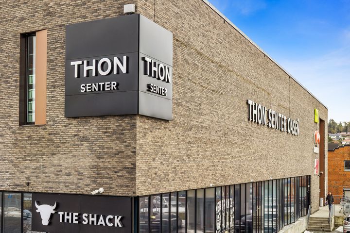 Thons nye merkevareidentitet kan ses på Thon Senter Oasen - et senter som også fikk nytt navn i en pågående prosess for å samle Thons merkevarer i en styrket og felles identitet.