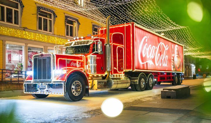 Den lysende juletraileren har blitt en kjær førjulstradisjon for mange, her fra en stopp i Tromsø.