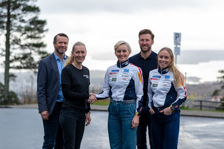 Skiforbundet Langrenn og Powerade har inngått nytt partnerskap. Fra venstre Per Olav Loftskjær, Country Managing Director Coca-Cola Europacific Partners, Tonje Haugen, markedsdirektør Coca-Cola Norge & Island, Cathrine Instebø, daglig leder Skiforbundet langrenn, Jonas Olsson, sponsoransvarlig Coca-Cola og Andrea Bell Pedersen, markeds- og partneransvarlig Skiforbundet langrenn. Foto: Isak N. Ramsvik.