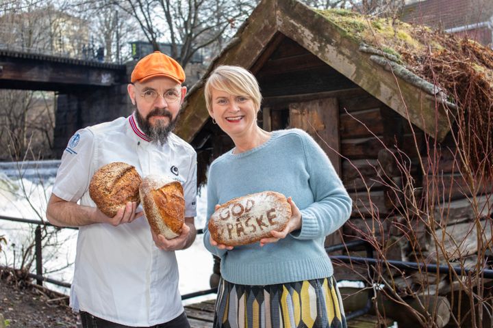 André Løvaas fra Åpent Bakeri og Torunn Nordbø i Opplysningskontoret for brød og korn er begge enige om at brød fortjener større plass på frokostbordet i påsken.