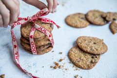 Cookies med smak av jul. Seige og myke i kjernen, og sprø på utsiden, akkurat som cookies skal være. En ny julefavoritt i kakeboksen?