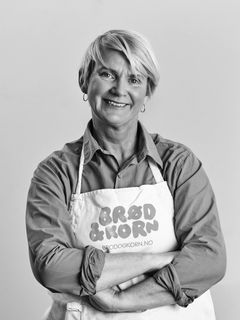– Skolebrød passer bra både til skoleavslutning og fredagskaffen på jobben. Bli med på bollebølgen med et nybakt skolebrød, oppfordrer Torunn Nordbø i Opplysningskontoret for brød og korn.