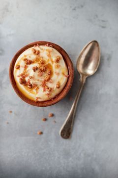 Kokken Heidi Bjerkan står bak fortånnagraut - en mektig god grøt som består av både vassgraut og rømmegrøt toppet med godt smør, sirup, revet fenalår og puffet bygg.