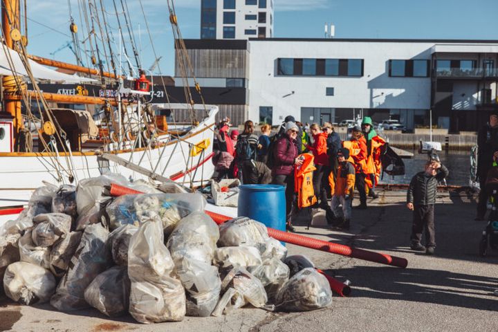 Refusjonsordningen er åpen for alle som har hatt utgifter til transport og/eller behandling av eierløst marint avfall eller transport av frivillige til/fra ryddeaksjoner.