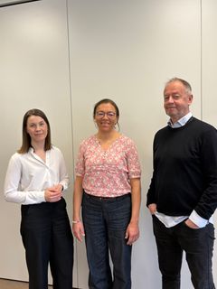 Tar over som styreleder: Maria Pettersvik Arvnes fra Norges Fiskarlag (midten) er Hold Norge Rents nye styreleder. Her avbildet med avtroppende styreleder Asgeir Knudsen fra Friluftsrådenes landsforbund og Cecilie Lindvall Wendelboe generalsekretær i Hold Norge Rent under årsmøtet 23. april.