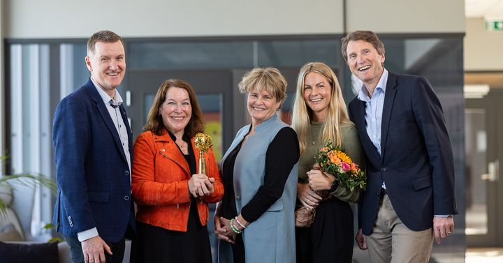 DNV er kåret til Norges mest attraktive arbeidsgiver for andre gang. Her representert ved Håkon R. Svebak, (til venstre) Kristina Dahlberg, Gro Gotteberg, Adele Vrangen og Tommy Bjørnsen