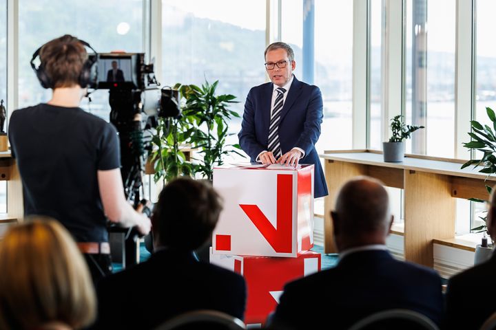 Administrerende direktør Håkon Haugli er avbildet fra talerstolen under Innovasjonstalen 2023.