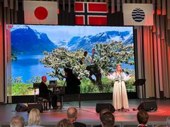 Helene Bøksle og Eirik Berge på åpningsseremonien